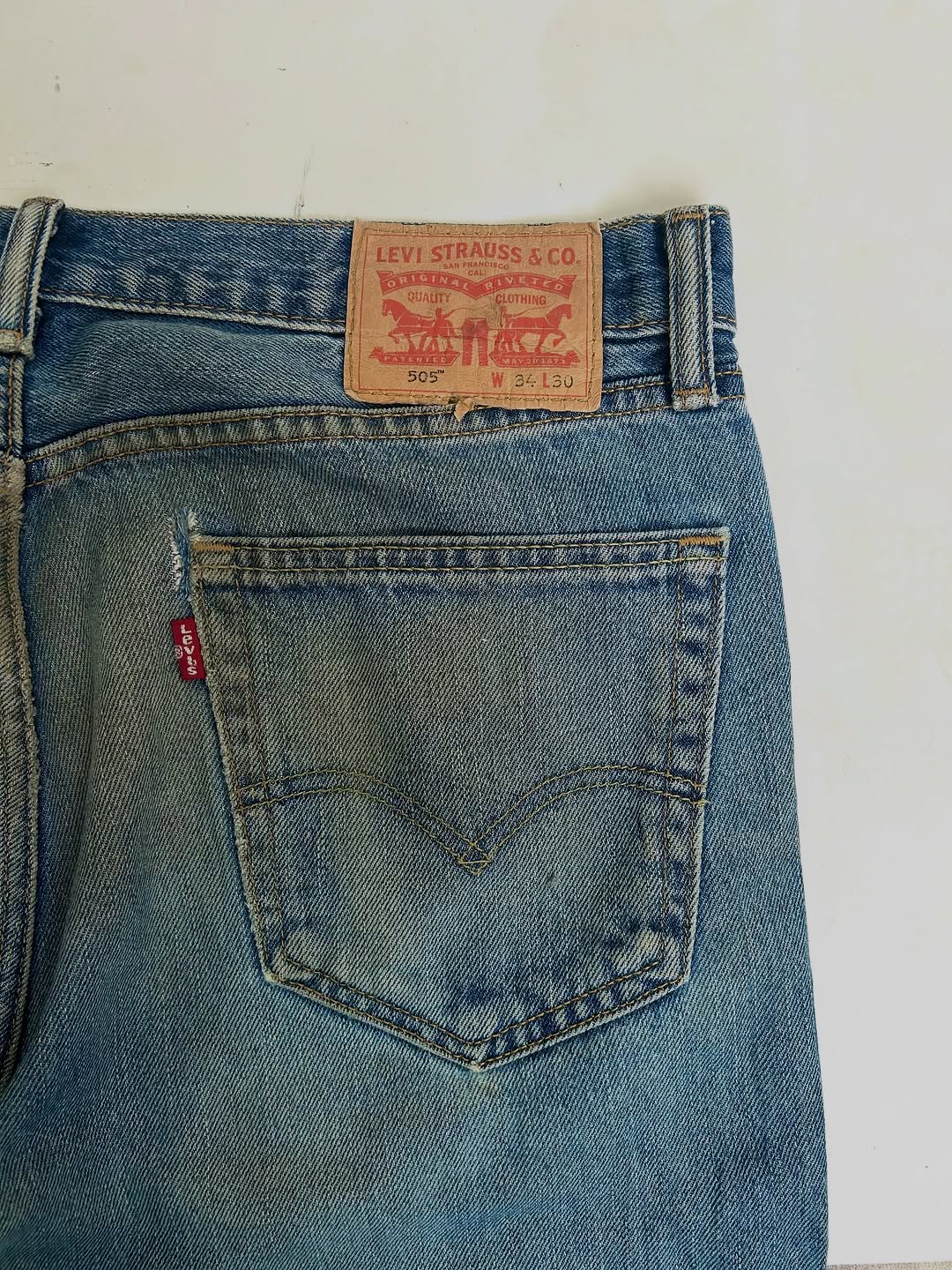 VTG LEVI’S 505 90s LIMITED EDITION BOTTOMS,W34/L40 - Image 2
