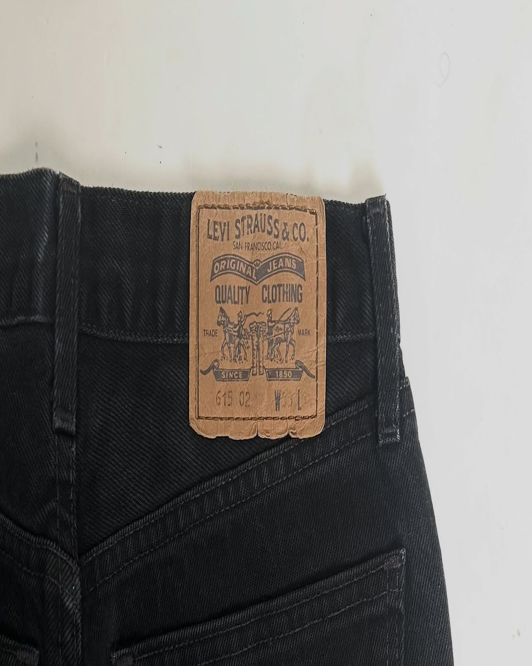 VTG LEVI’S RARE BLACK 615 EDITION BOTTOMS,W30/L42 - Image 2