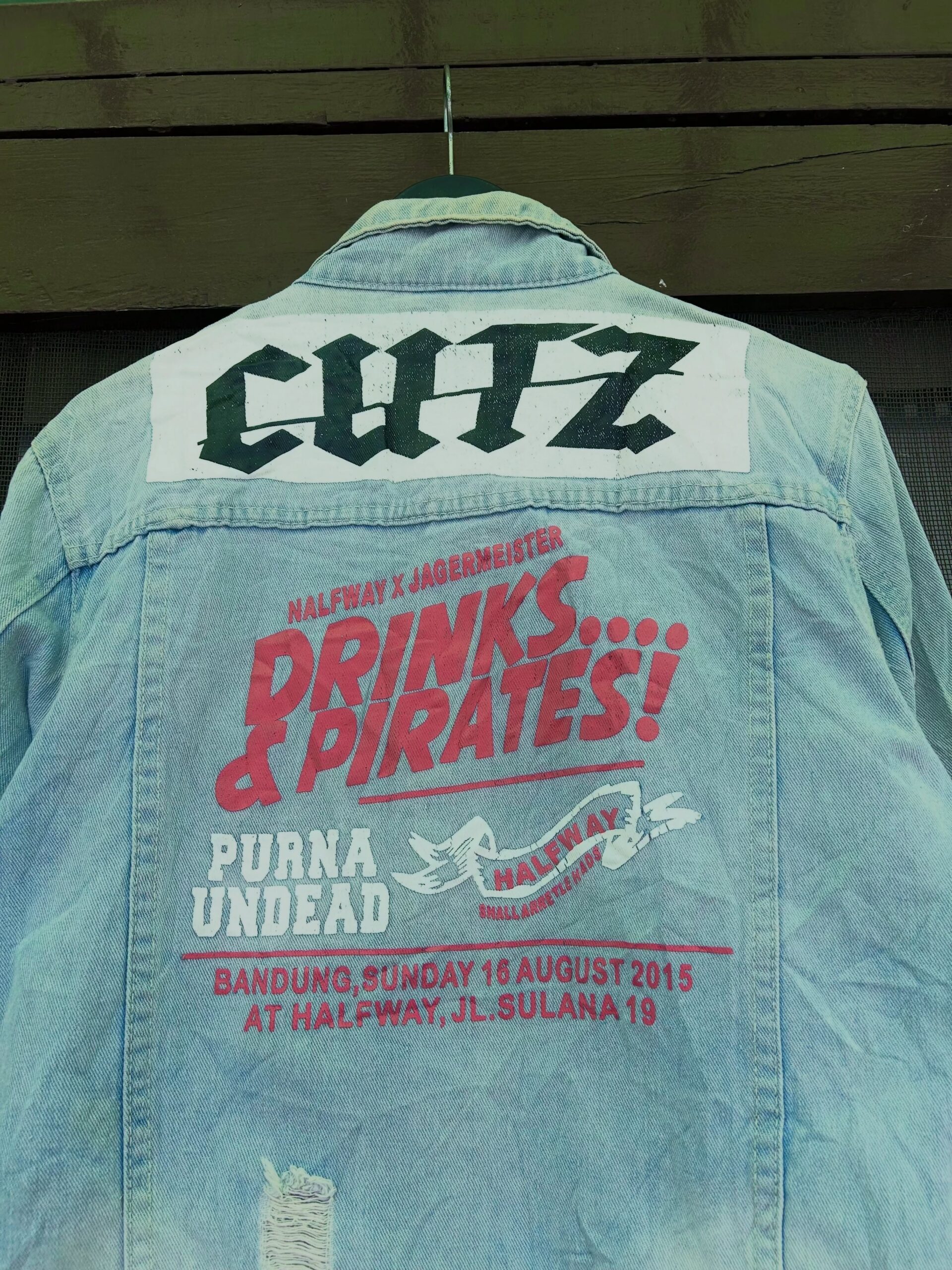 VTG DISTRESSED PATCHWORK DENIM JACKET, Size-S,C36/L25 - Image 4