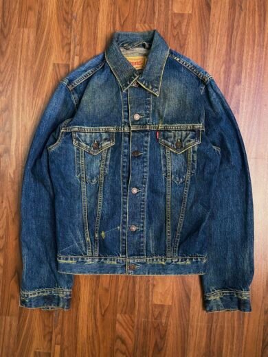 LEVI'S STRAUSS & CO. TRUCKER TYPE DENIM JACKET, SIZE -M,C38/L24